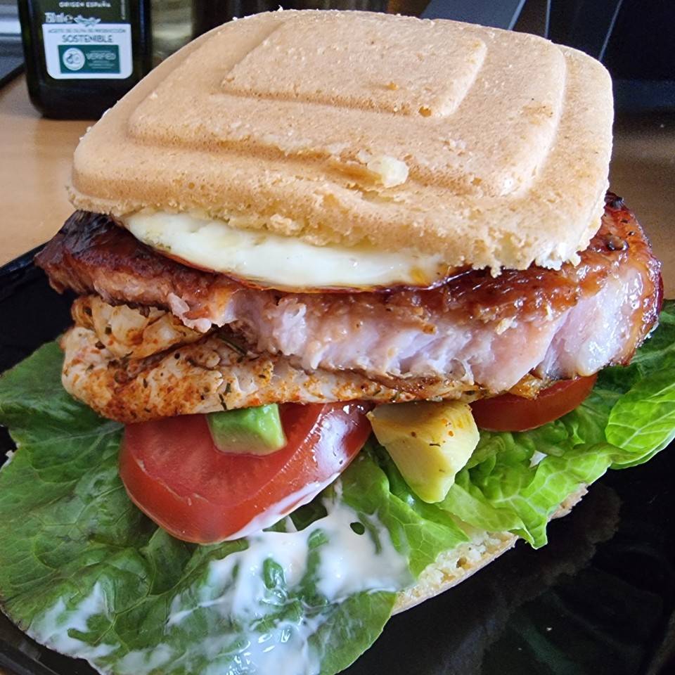 Hamburguesa con pan de proteínas Hamburguesa con pan de proteínas