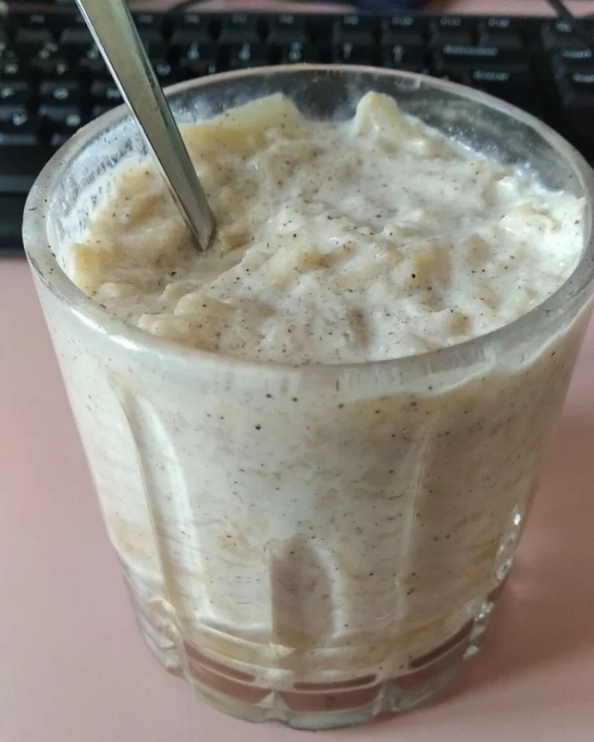 Manzana con Kefir, chía y canela Manzana con Kefir, chía y canela