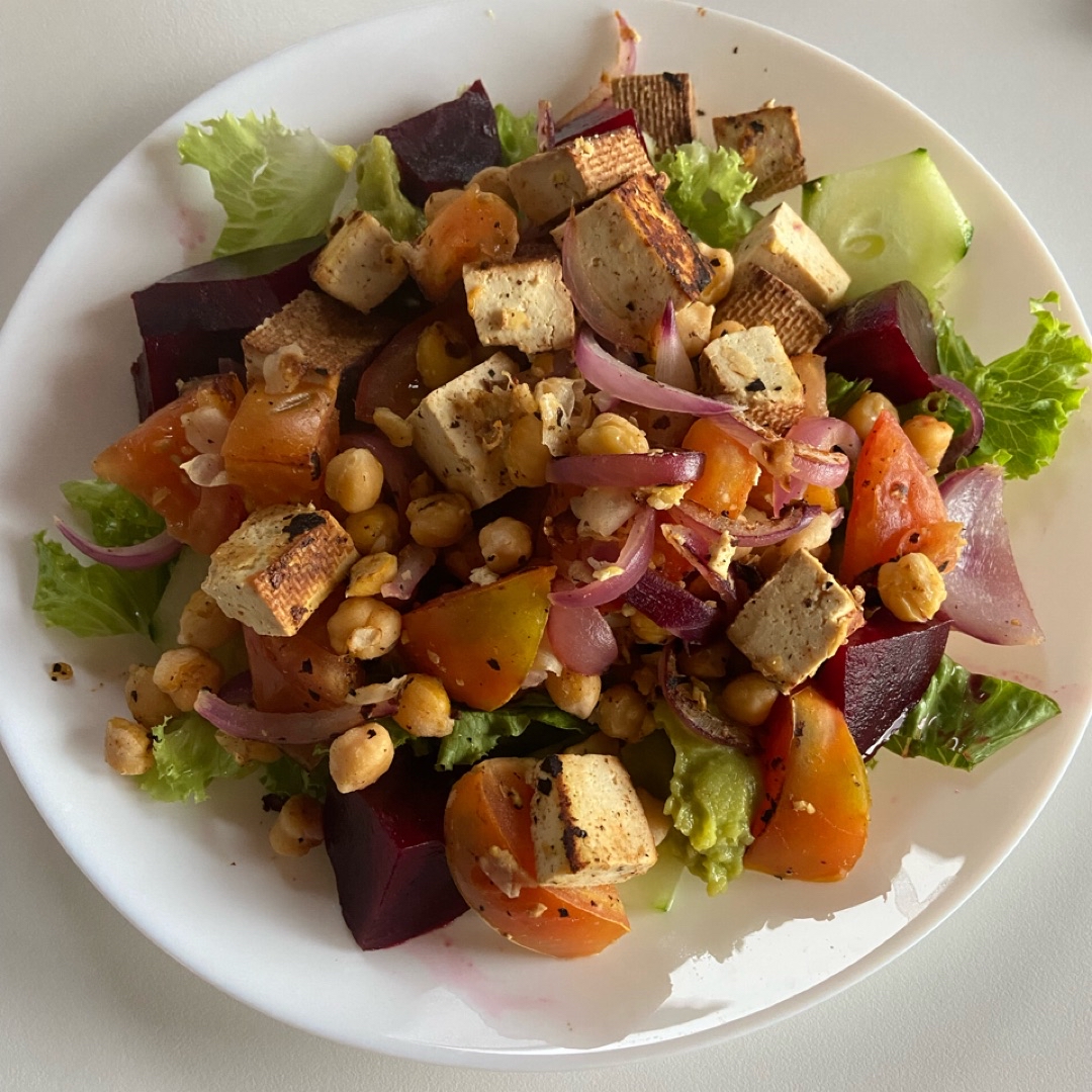 Ensalada de tofu templada 