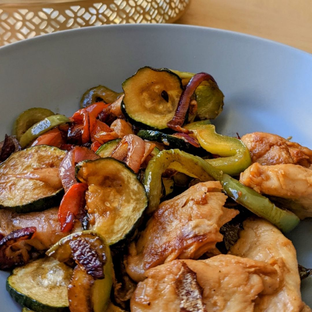 Wok de verduras con bocados de heura