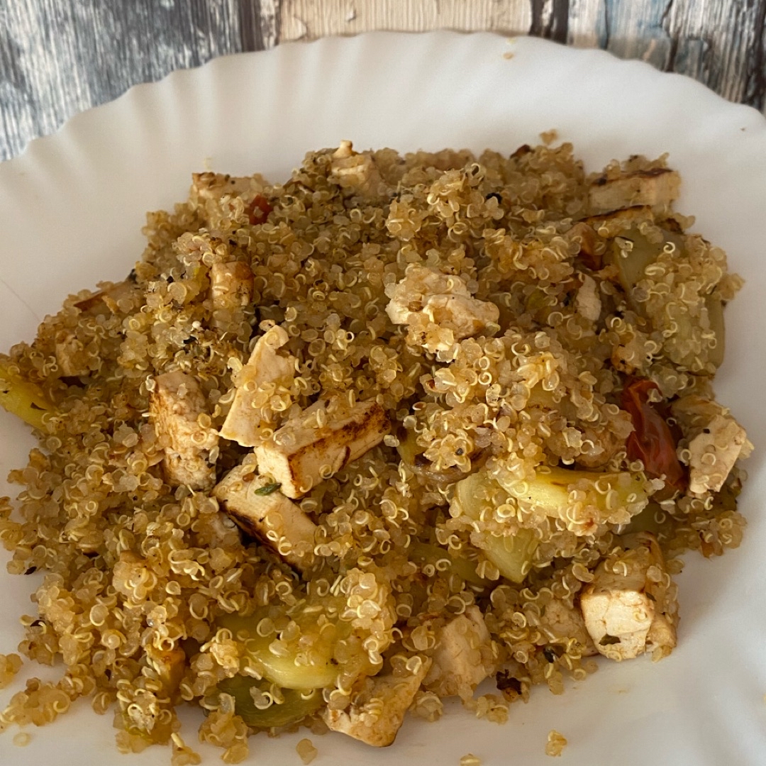 Quinoa con tofu marinado