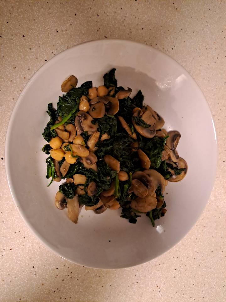 Espinacas con garbanzos y champiñones