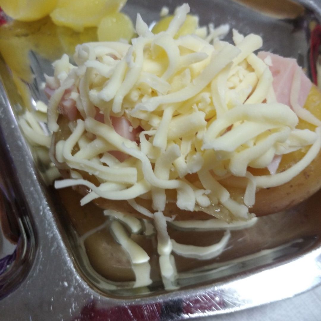 Patatas rellenas de huevo, pavo y queso Paso 4 Patatas rellenas de huevo, pavo y queso Paso 4