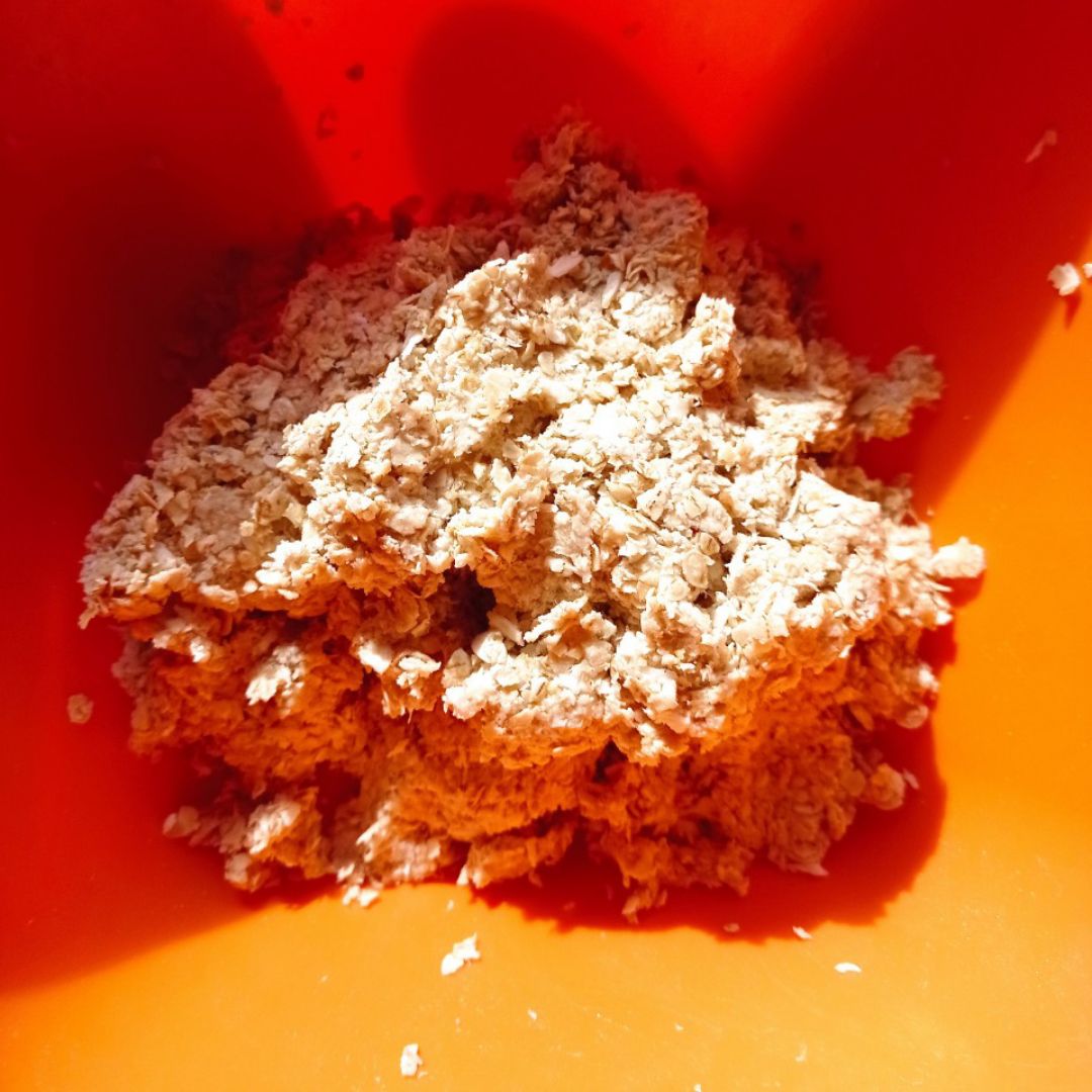 Tartaletas de avena con yogur de 🥥 y frutas 🫐🍓 Paso 1 Tartaletas de avena con yogur de 🥥 y frutas 🫐🍓 Paso 1