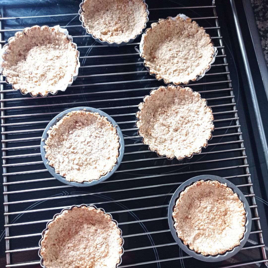 Tartaletas de avena con yogur de 🥥 y frutas 🫐🍓 Paso 3 Tartaletas de avena con yogur de 🥥 y frutas 🫐🍓 Paso 3