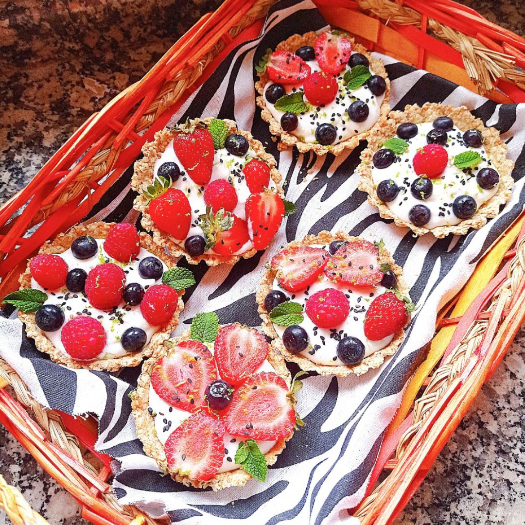 Tartaletas de avena con yogur de 🥥 y frutas 🫐🍓 Paso 5 Tartaletas de avena con yogur de 🥥 y frutas 🫐🍓 Paso 5