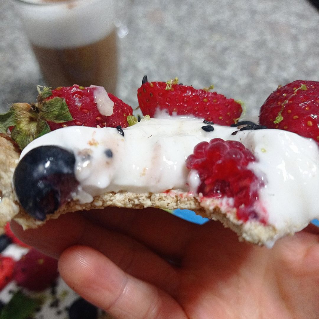 Tartaletas de avena con yogur de 🥥 y frutas 🫐🍓 Paso 6 Tartaletas de avena con yogur de 🥥 y frutas 🫐🍓 Paso 6