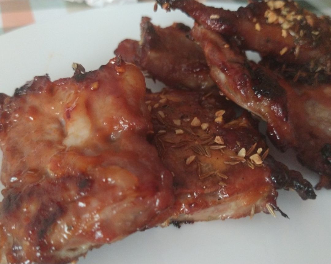 Costillas al horno con salsa barbacoa falsa Costillas al horno con salsa barbacoa falsa