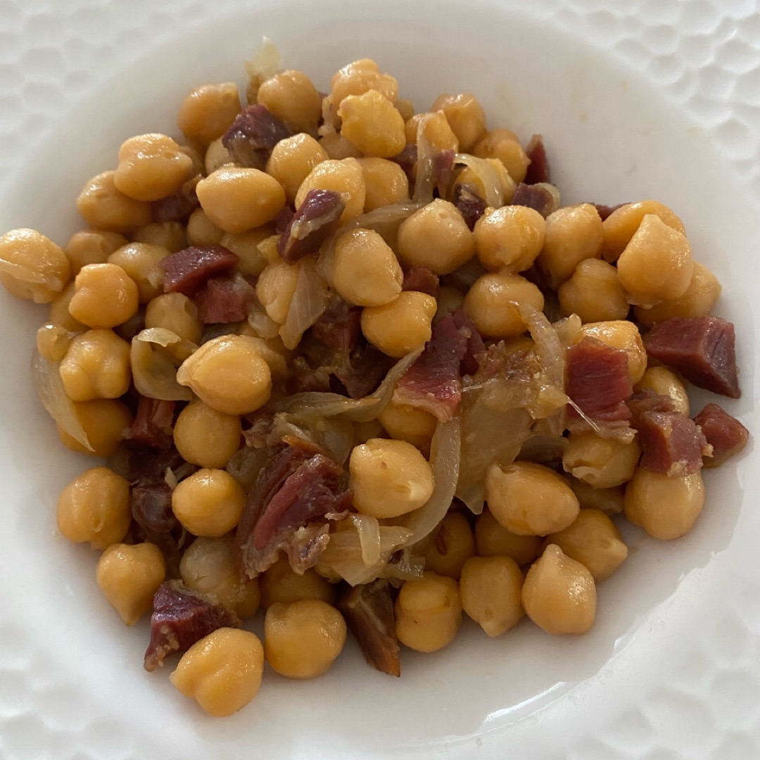 Garbanzos con jamón y cebolla Garbanzos con jamón y cebolla