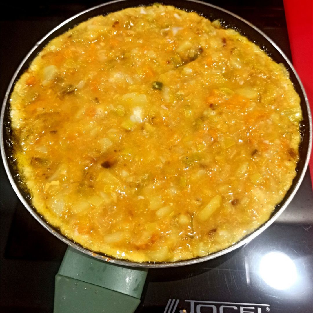 Tortilla de patatas, boniato y puerros  Paso 2