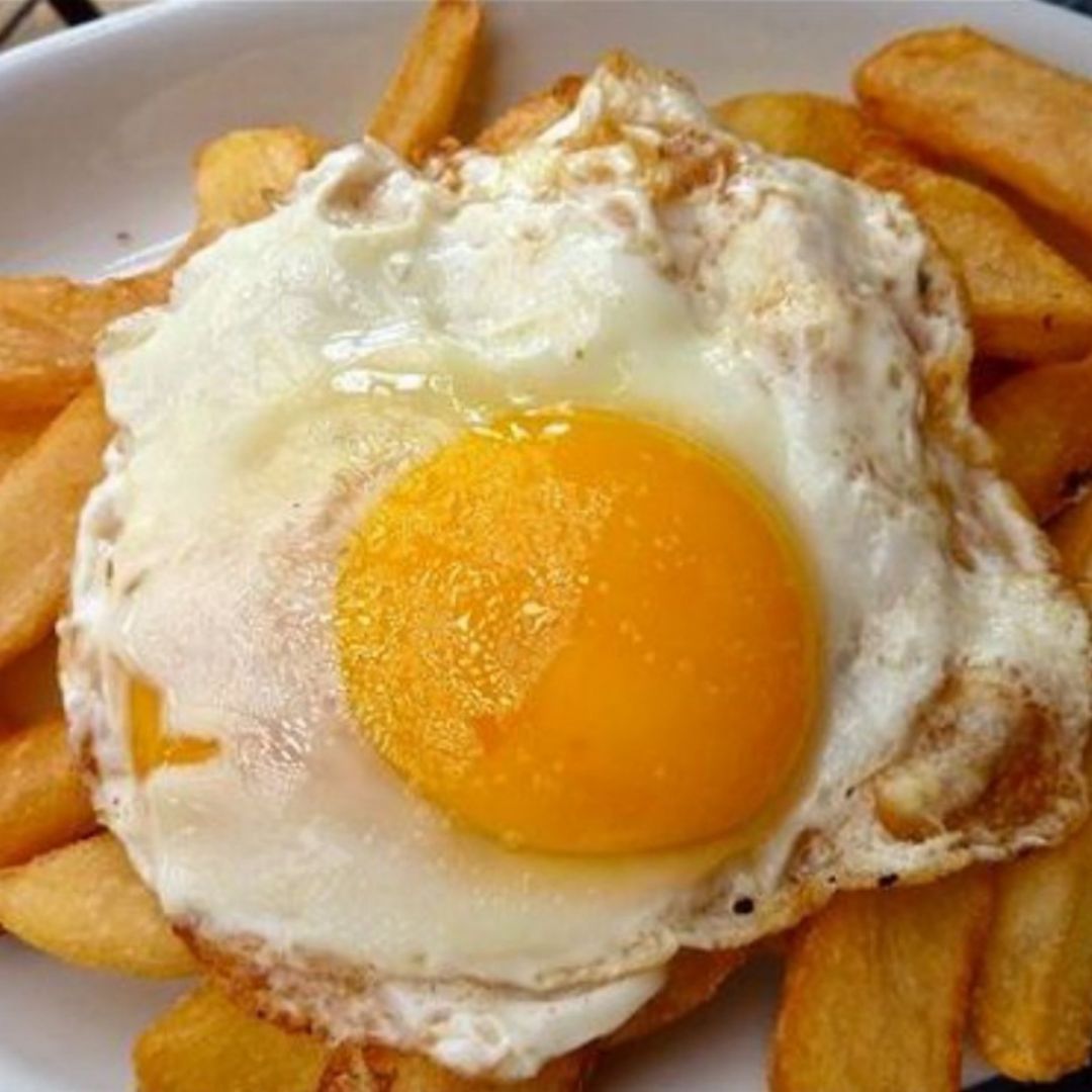 Papa fritas con huevos Papa fritas con huevos