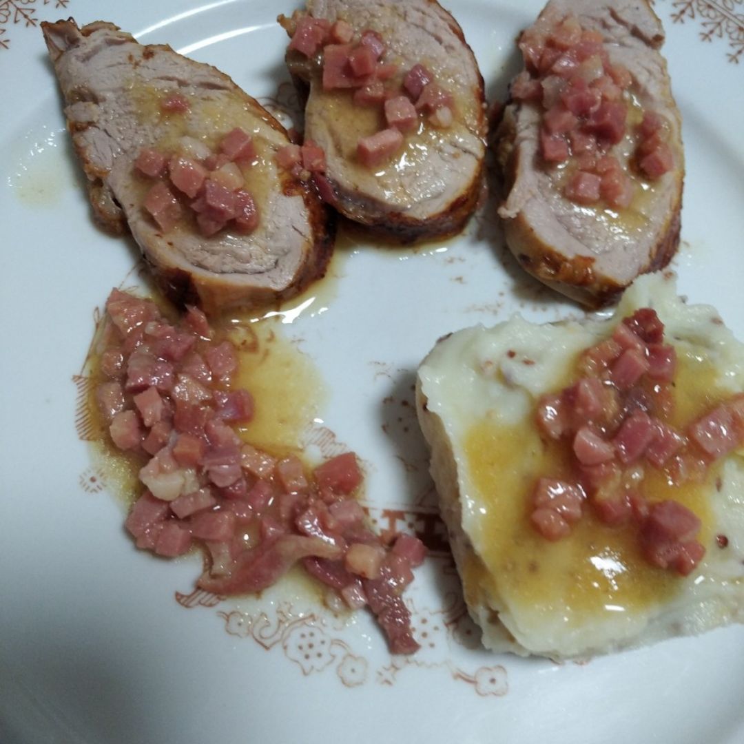 Solomillo de cerdo con salsa de jamón Solomillo de cerdo con salsa de jamón