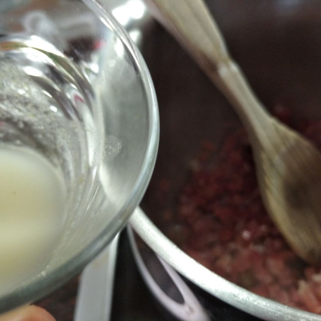 Solomillo de cerdo con salsa de jamón Paso 3 Solomillo de cerdo con salsa de jamón Paso 3