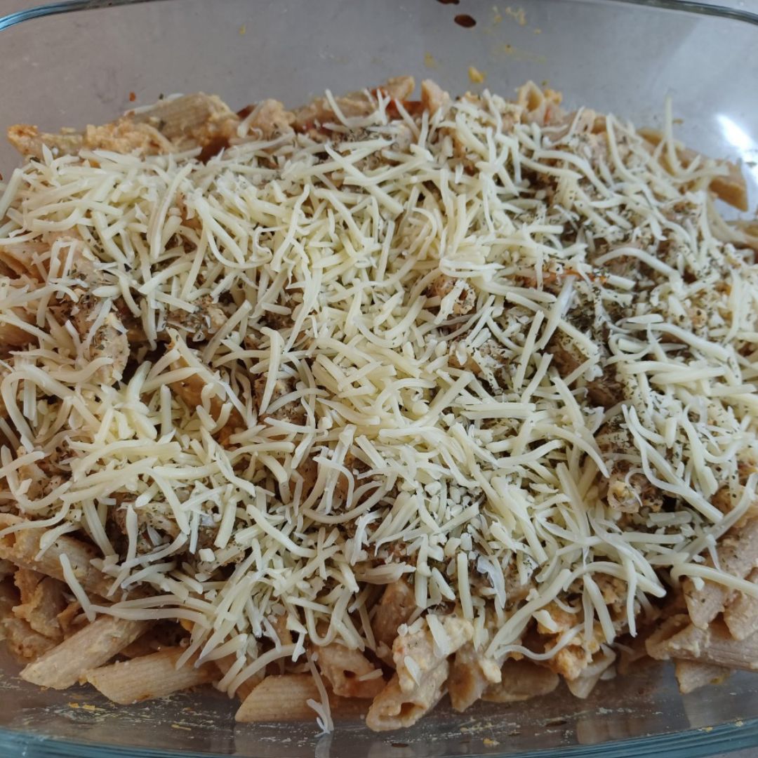 Macarrones con salsa de hummus y tomates Macarrones con salsa de hummus y tomates
