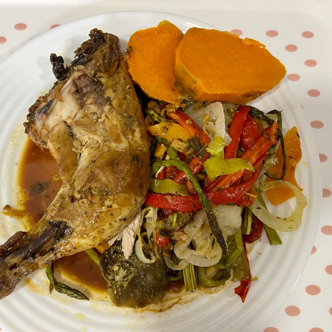 Pollo al horno y verduras de temporada Pollo al horno y verduras de temporada