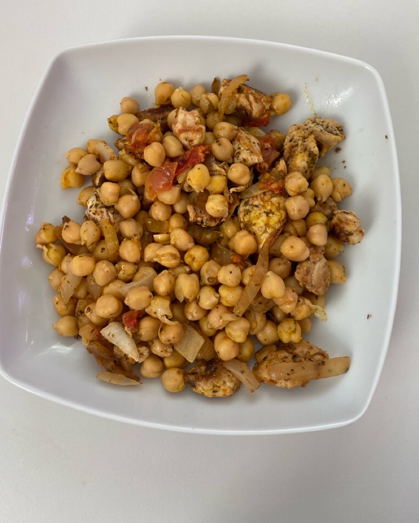 Salteado de garbanzos con pollo