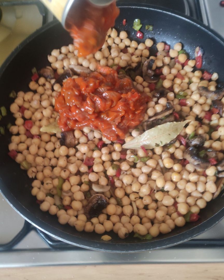 Garbanzos en salsa de champiñones.Step 0