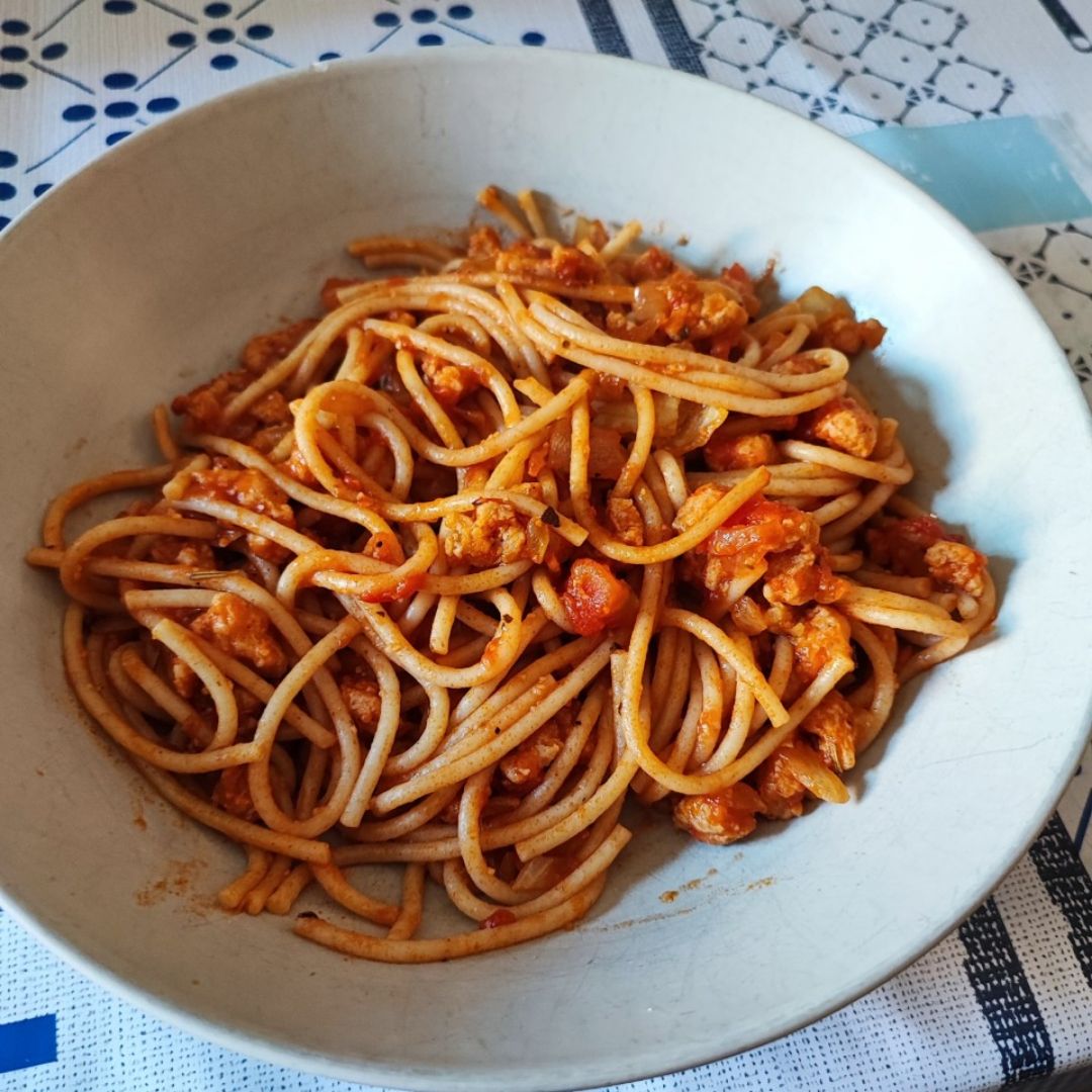 Espaguetis con soja texturizada y tomate Espaguetis con soja texturizada y tomate
