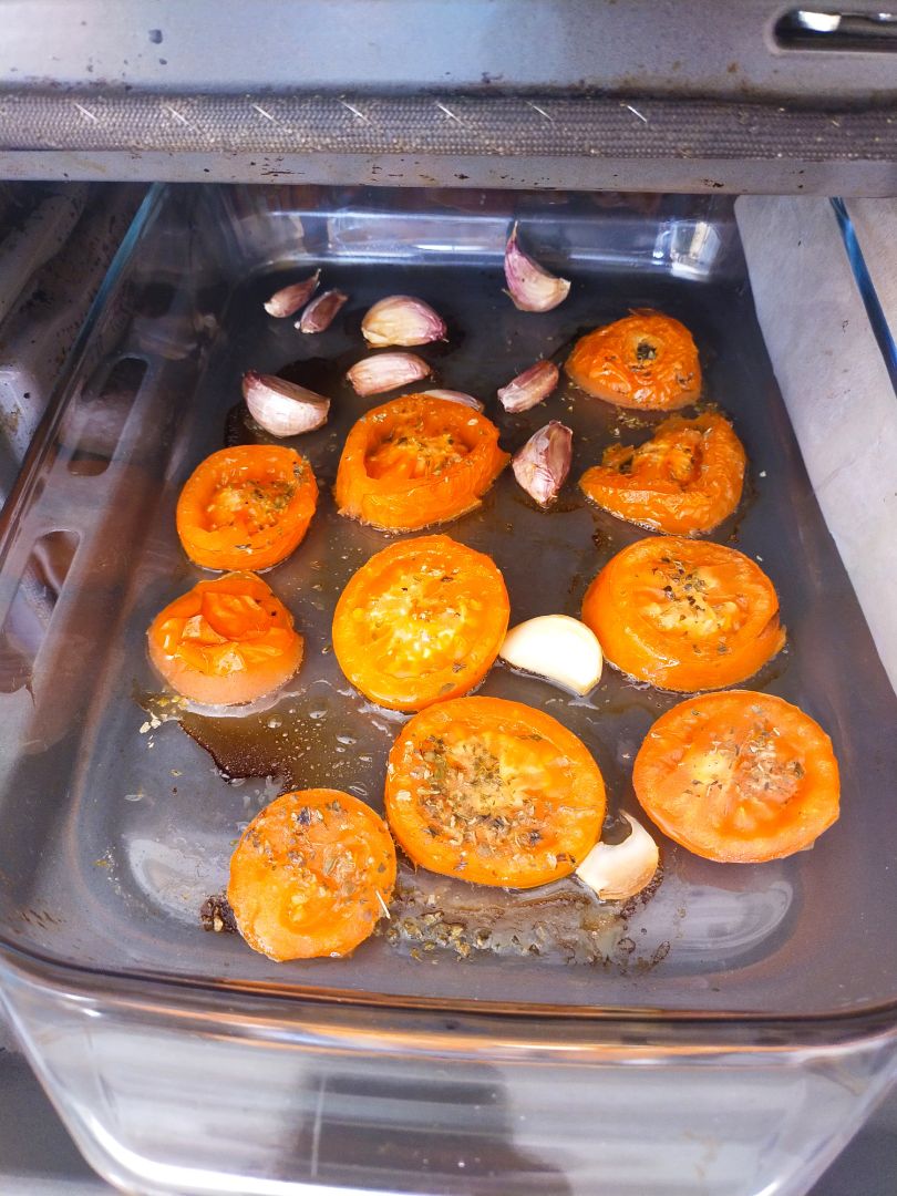 Tomates y ajos asados en el horno 🍅🧄 Paso 3 Tomates y ajos asados en el horno 🍅🧄 Paso 3
