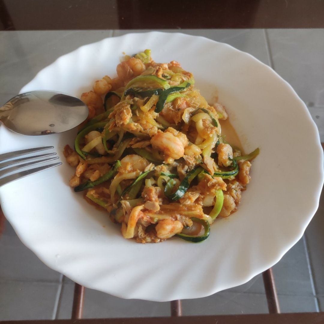 Tallarines de calabacĂn con atĂșn y gambas Paso 2 Tallarines de calabacĂn con atĂșn y gambas Paso 2