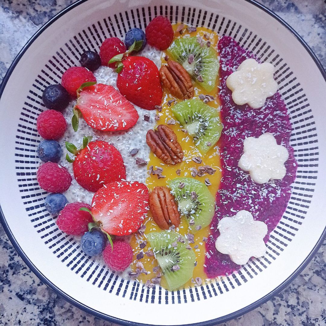 Overnight oats con leche de almendras, mango 🥭 y pitahaya 💖🌈 Overnight oats con leche de almendras, mango 🥭 y pitahaya 💖🌈