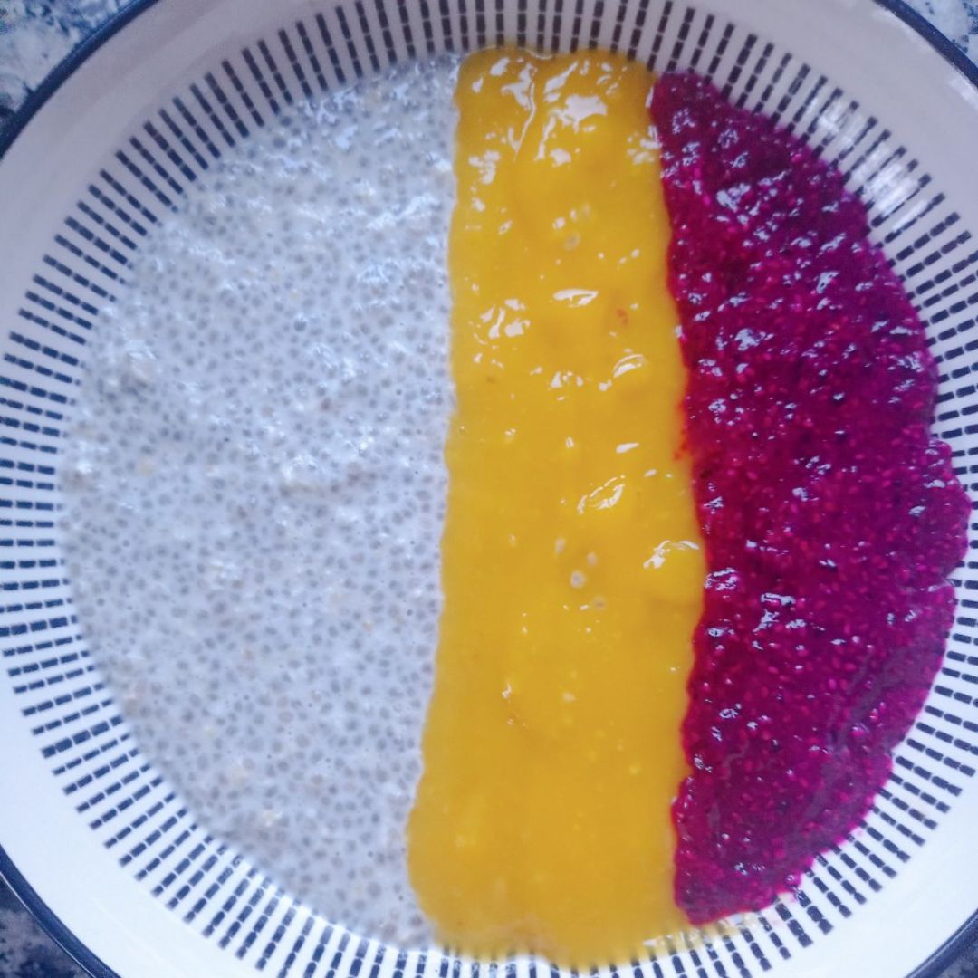 Overnight oats con leche de almendras, mango 🥭 y pitahaya 💖🌈 Paso 3 Overnight oats con leche de almendras, mango 🥭 y pitahaya 💖🌈 Paso 3