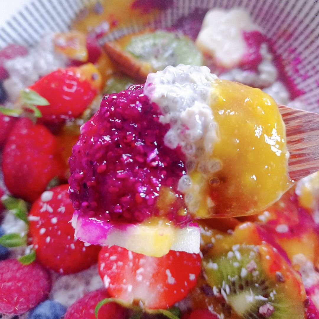 Overnight oats con leche de almendras, mango 🥭 y pitahaya 💖🌈 Paso 4 Overnight oats con leche de almendras, mango 🥭 y pitahaya 💖🌈 Paso 4