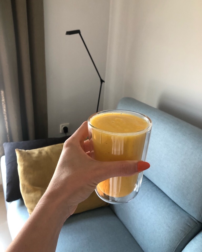 BATIDO DE MANGO Y PLÁTANO BATIDO DE MANGO Y PLÁTANO