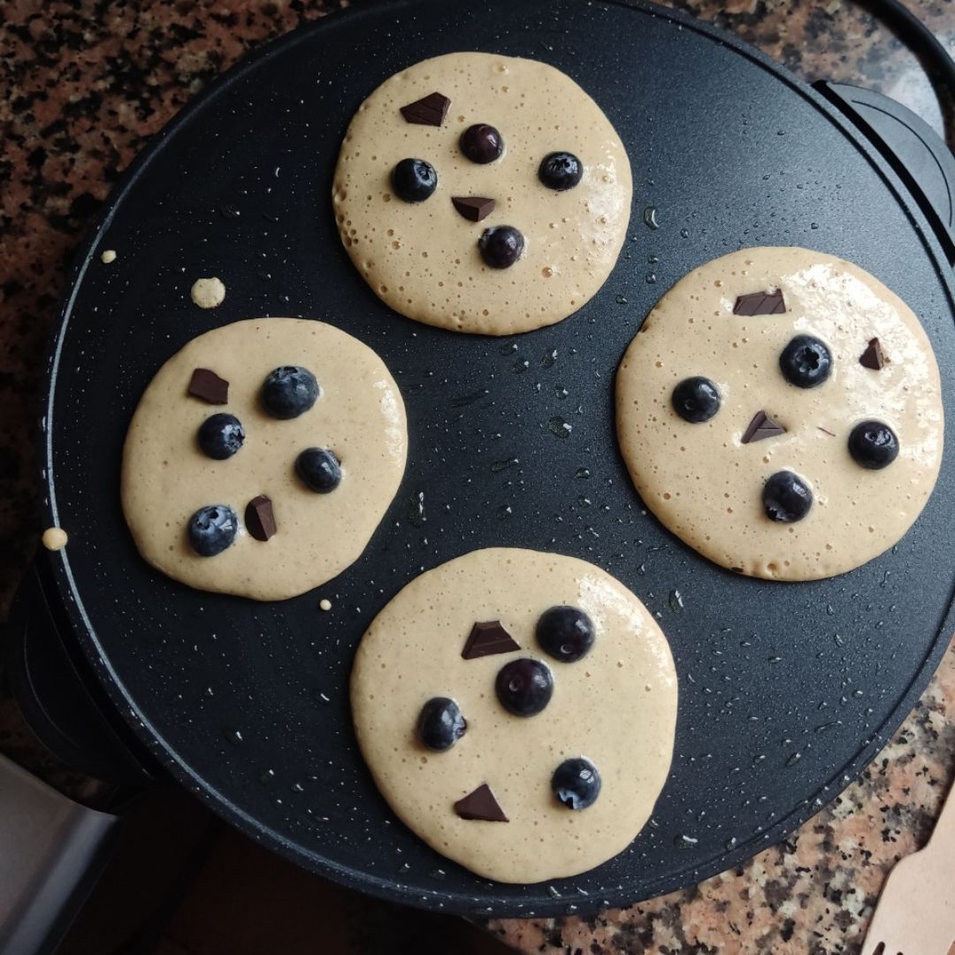Tortitas de plátano, avena, huevo, arándanos y chocolate 85% Paso 2 Tortitas de plátano, avena, huevo, arándanos y chocolate 85% Paso 2