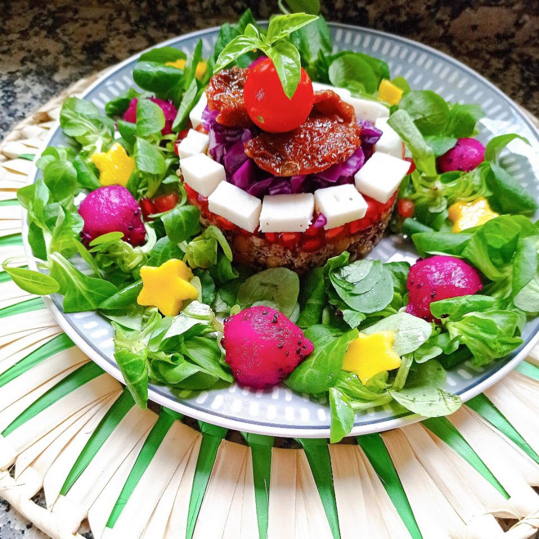 Ensalada 🥗 con tartar vegetariano 💚 Ensalada 🥗 con tartar vegetariano 💚