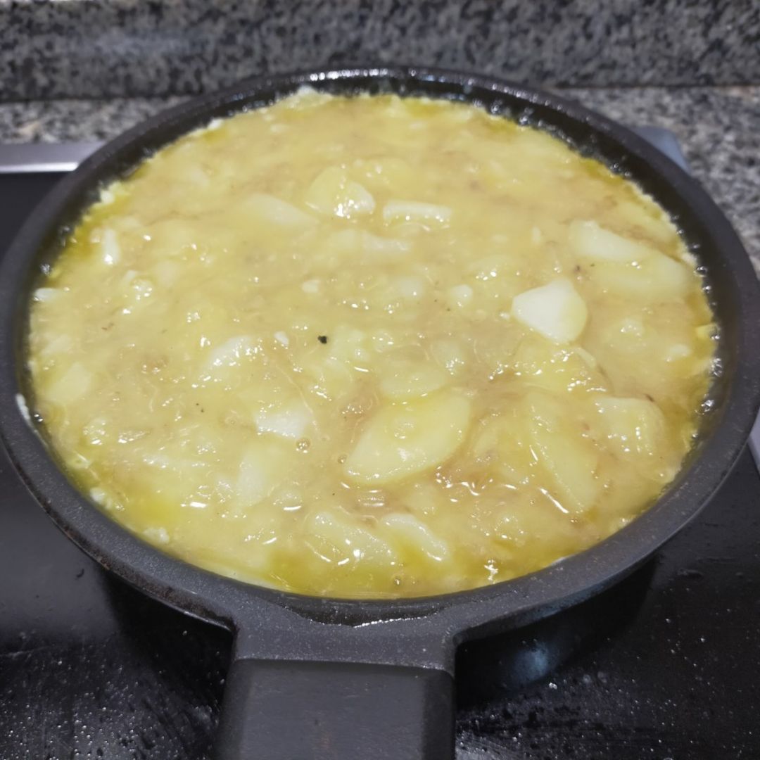 Tortilla de patata rellena de queso Provolone Paso 11 Tortilla de patata rellena de queso Provolone Paso 11