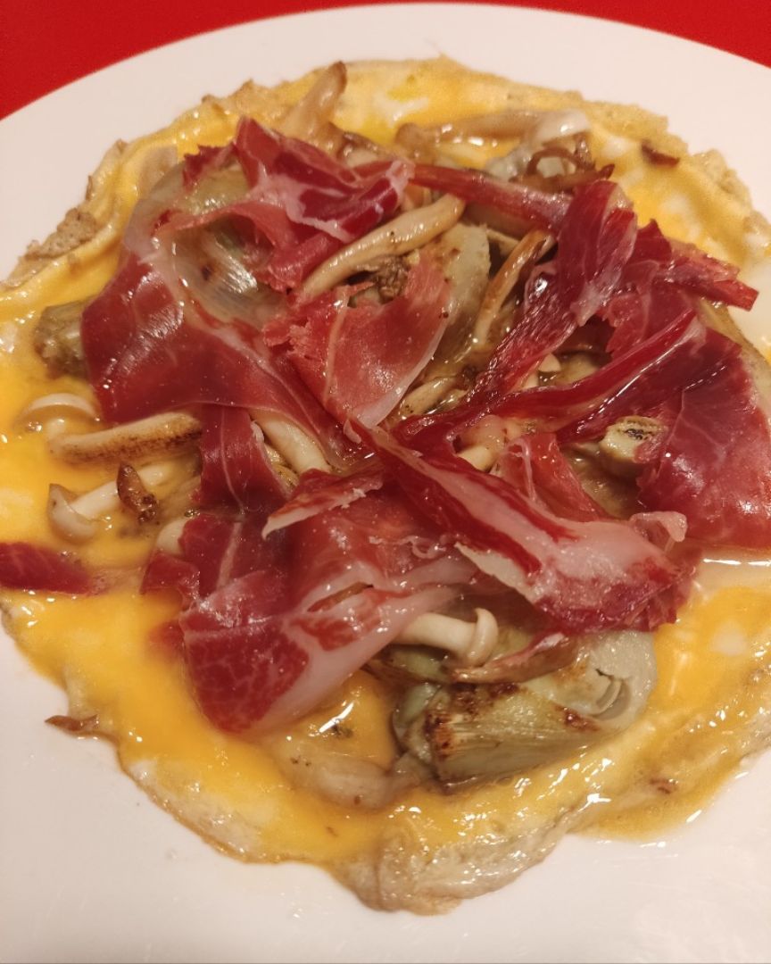 Tortilla de alcachofas, setas y serrano Tortilla de alcachofas, setas y serrano