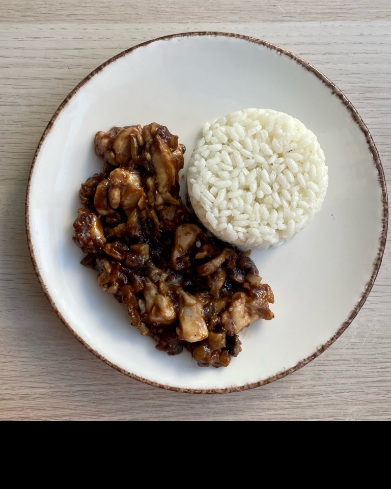 Pollo en salsa de soja y arroz Pollo en salsa de soja y arroz