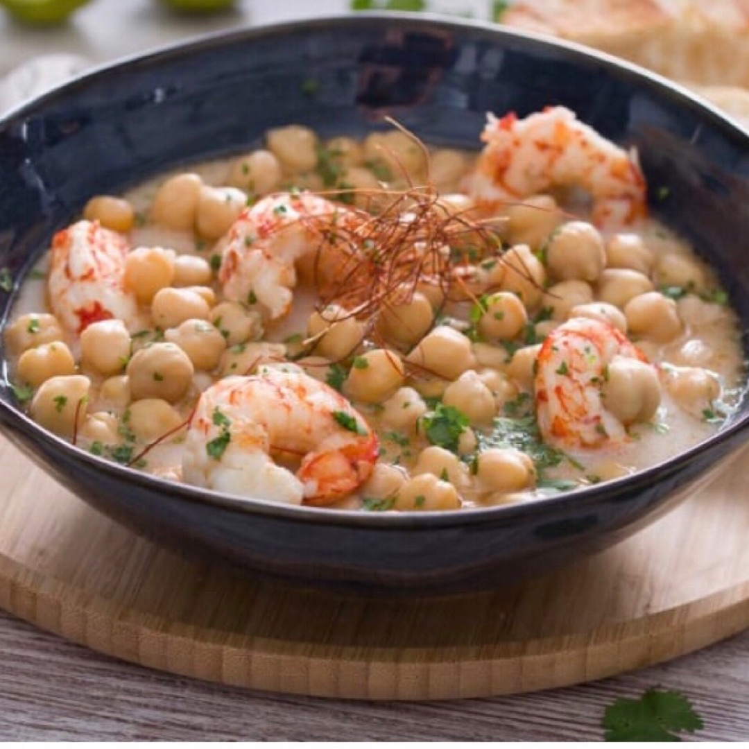 Garbanzos Tai con gambas y leche de coco