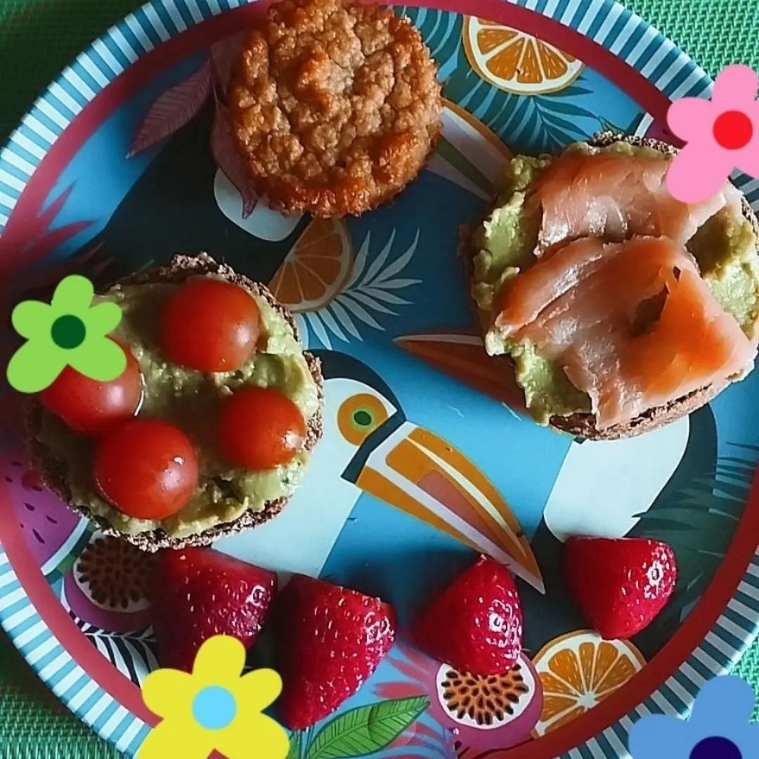 Tostada guacamole y salmón 