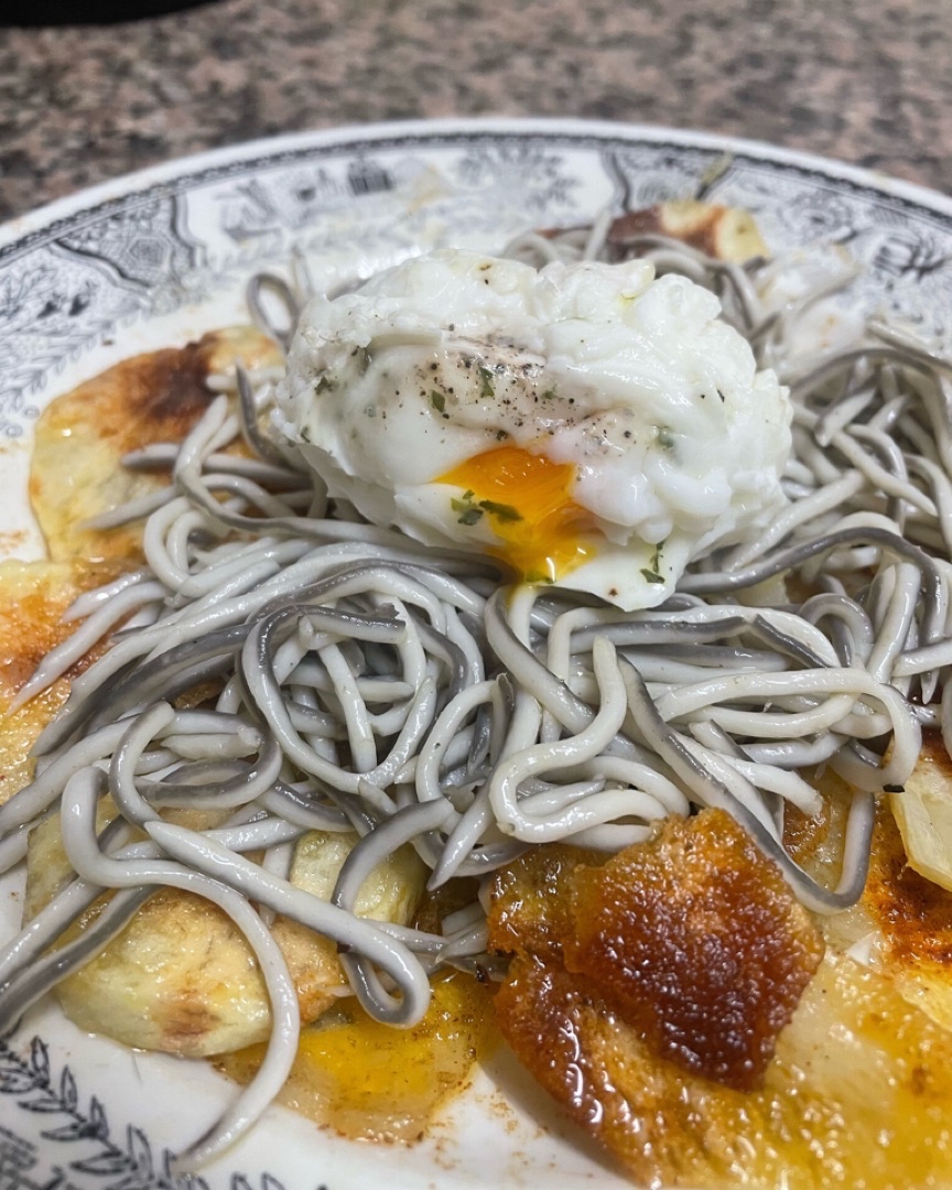 Angulas con huevo y patata 🍳 Angulas con huevo y patata 🍳