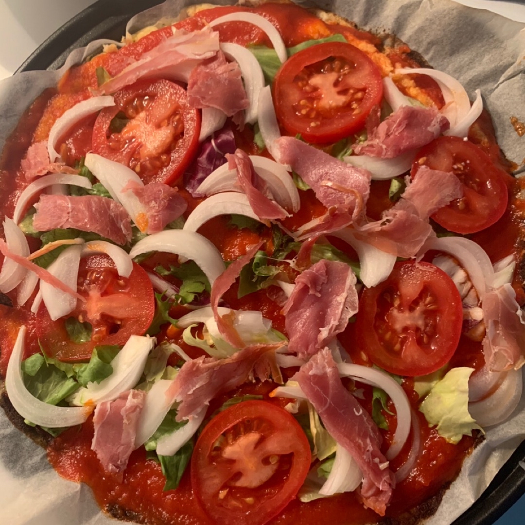 Pizza de jamón, tomate y rúcula (masa de coliflor) Paso 3 Pizza de jamón, tomate y rúcula (masa de coliflor) Paso 3