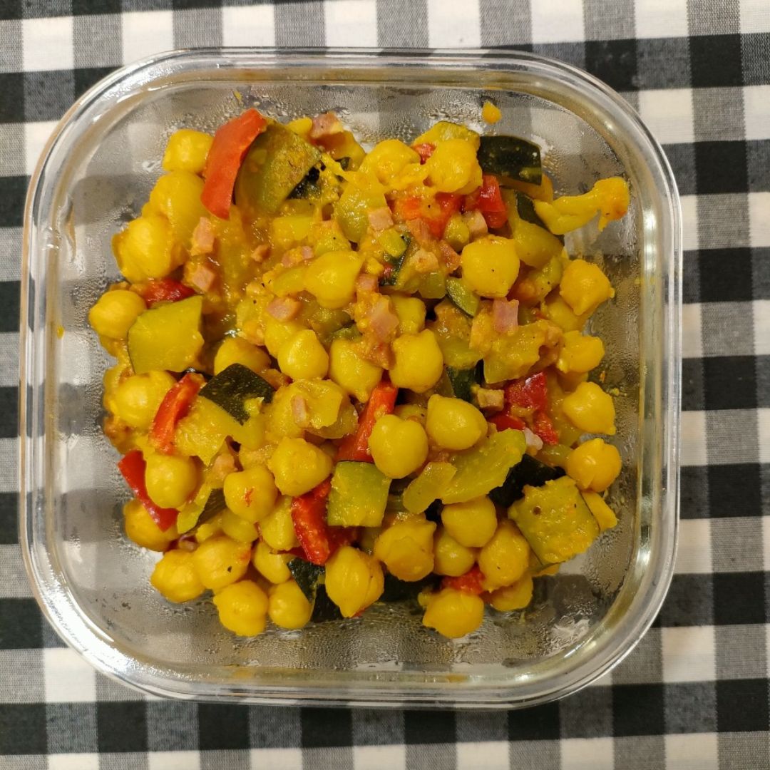 Curry de garbanzos y verduras proteico