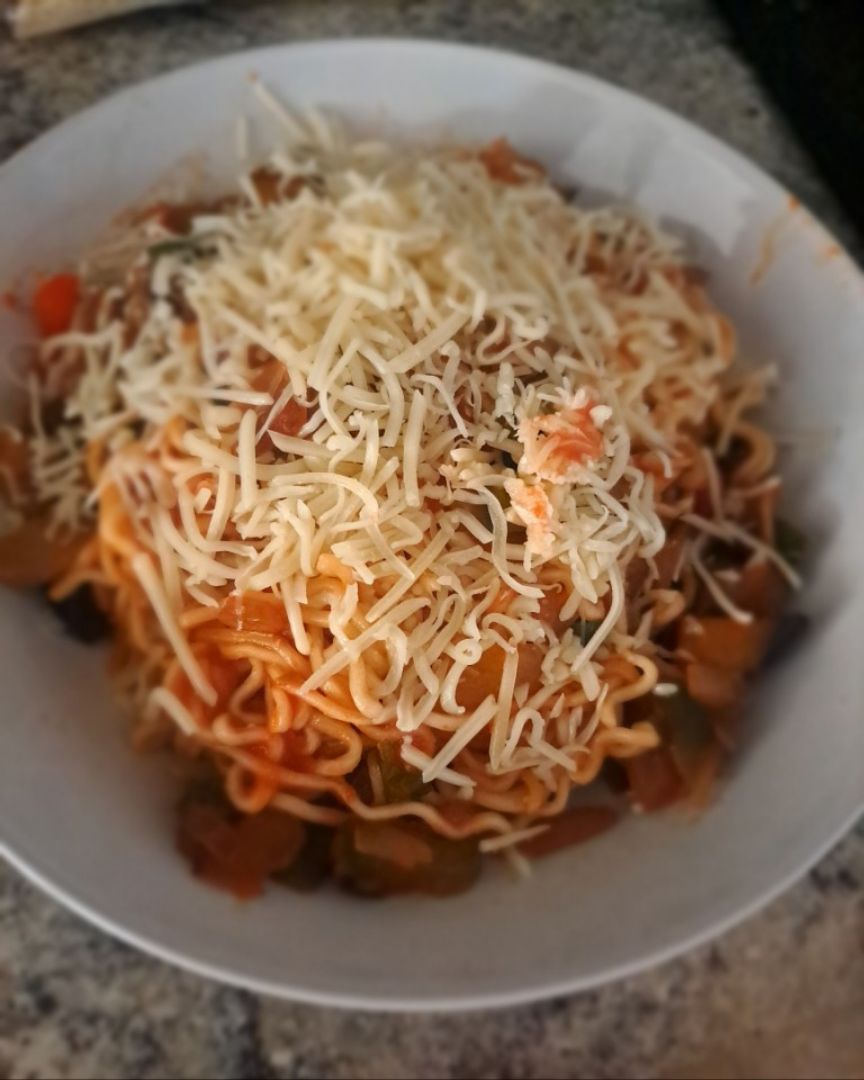 Pasta con verduras y setas salteadas