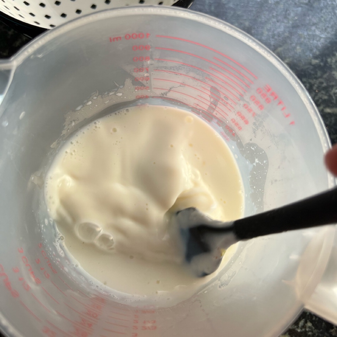 Panacota de limón y canela baja en kcal Paso 1 Panacota de limón y canela baja en kcal Paso 1