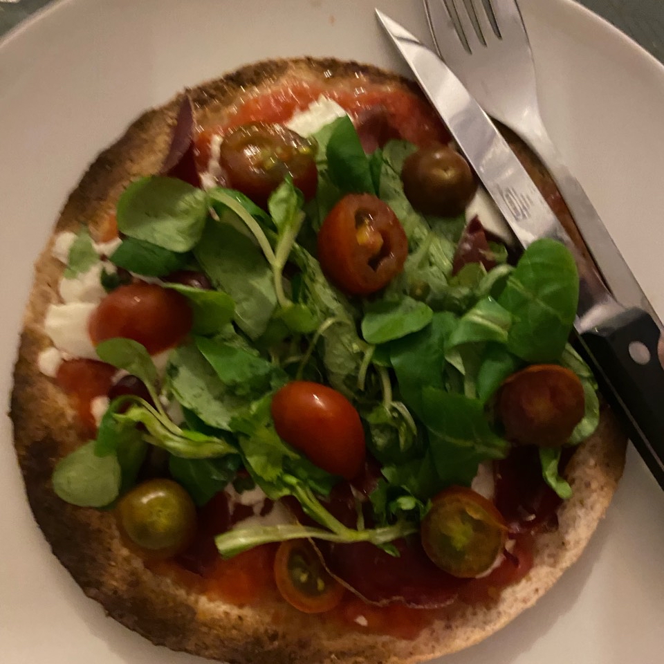 Pizza de queso de cabra y cecina Pizza de queso de cabra y cecina