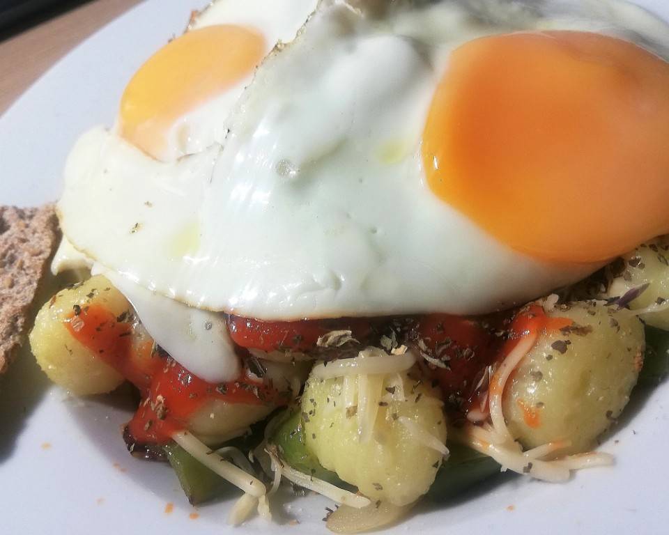 Gnochis con huevo y verduras Gnochis con huevo y verduras