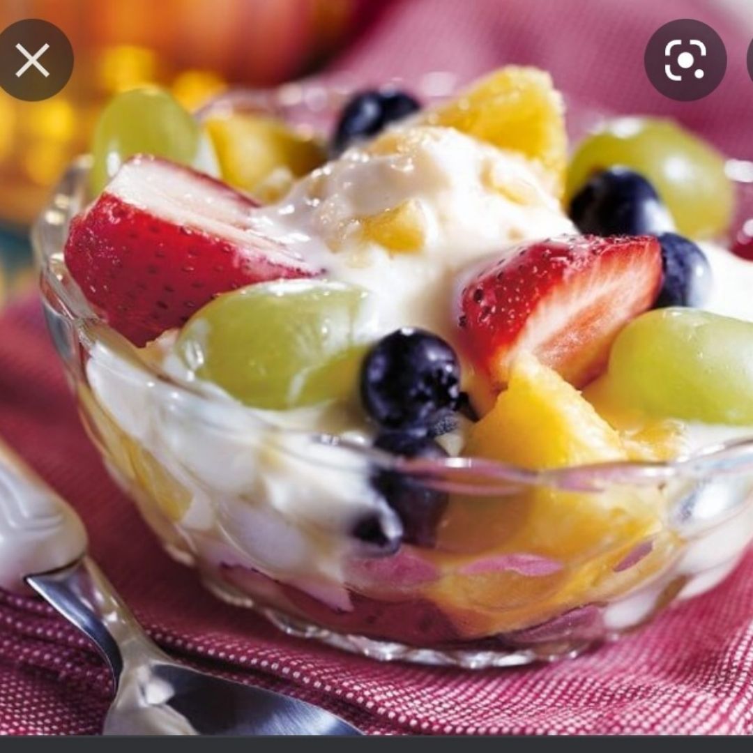 Fruta con yogur de soja y semillas