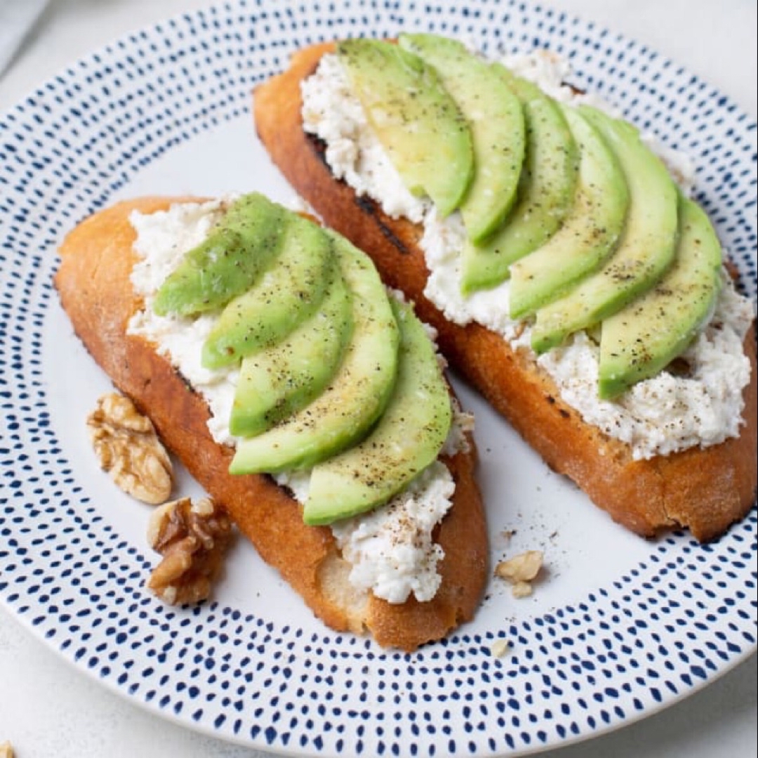 🥑Tostadas de Aguacate y Requesón 🥑Tostadas de Aguacate y Requesón