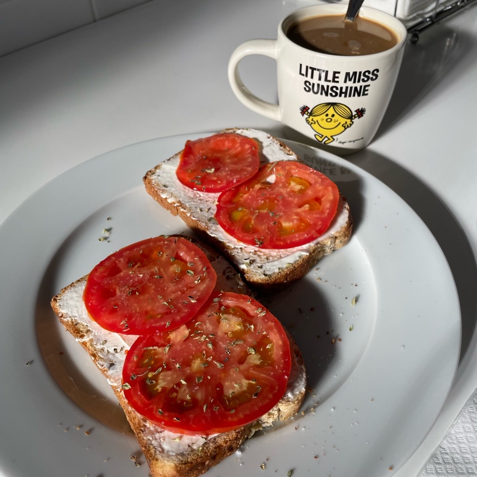 Tostadas de queso de untar con tomate Tostadas de queso de untar con tomate