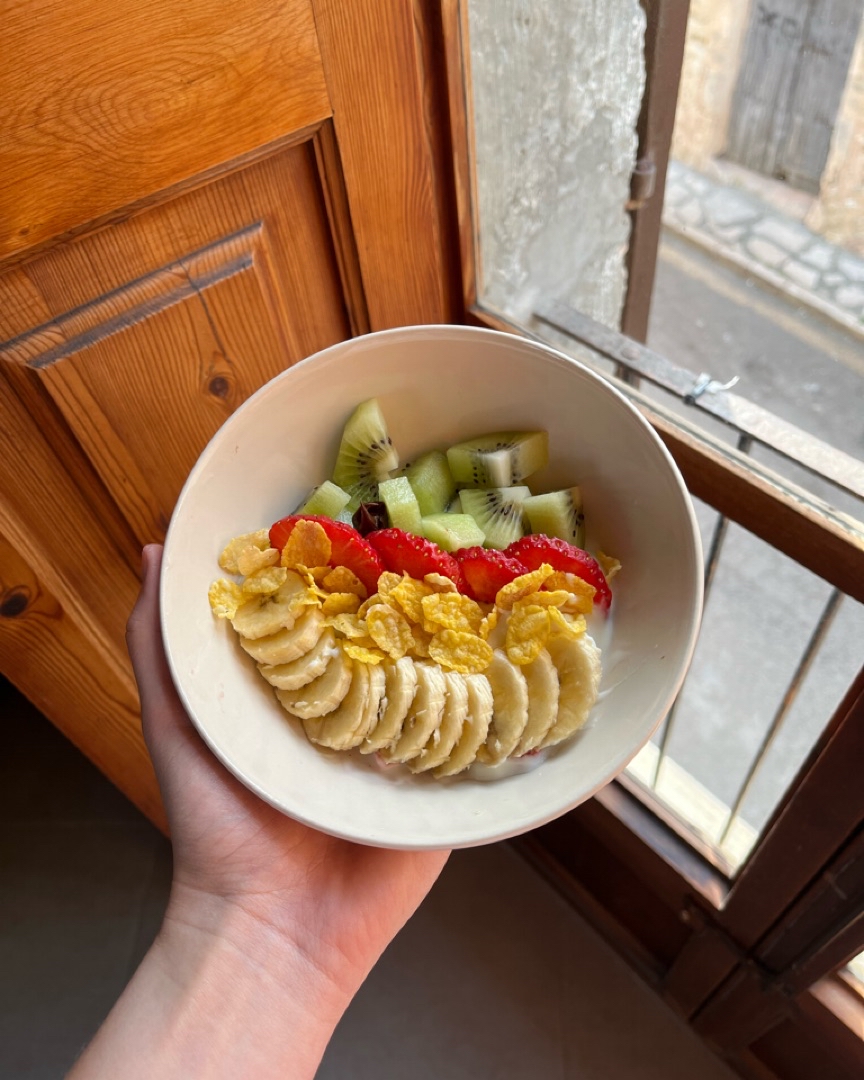 bowl de yogurt con frutas