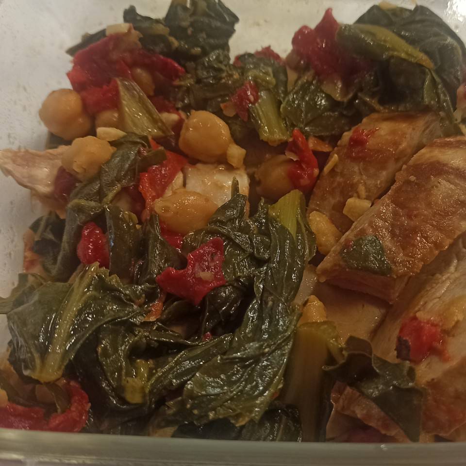 Solomillo de cerdo con espinacas y garbanzos Solomillo de cerdo con espinacas y garbanzos