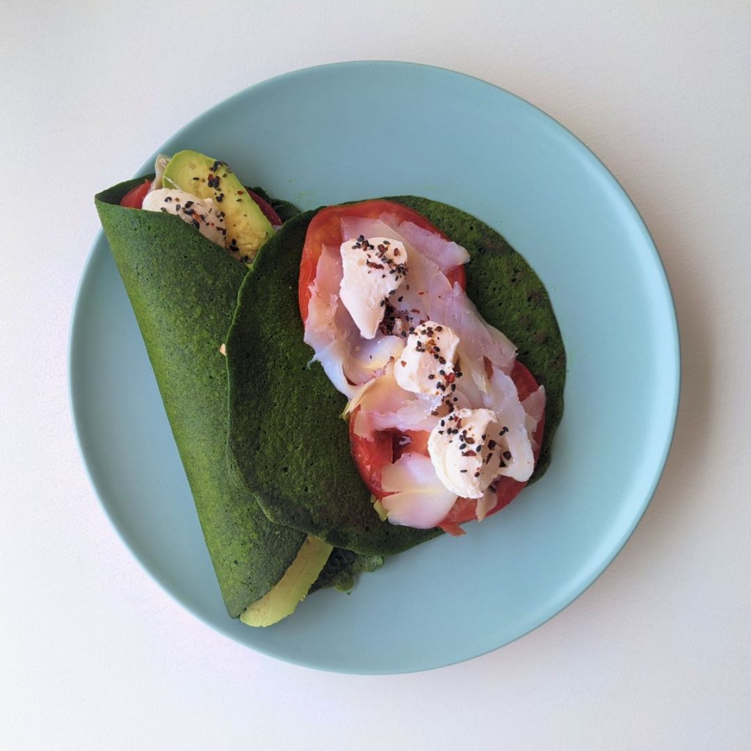 Rollitos de espinacas con bacalao ahumado, tomate, aguacate y queso crema🥑🥬🧀🍅🐟 Rollitos de espinacas con bacalao ahumado, tomate, aguacate y queso crema🥑🥬🧀🍅🐟