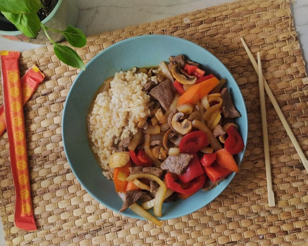 Ternera y verduras con arroz