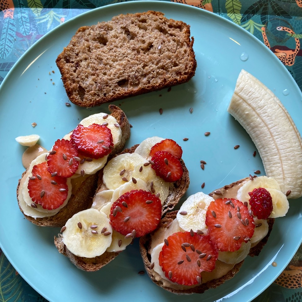 Tostadas con fruta 